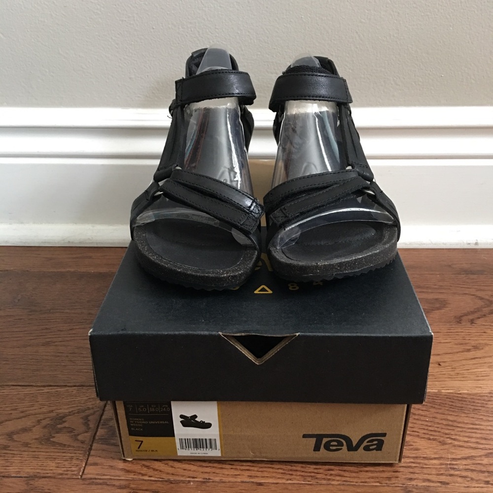 Teva Ysidro Universal Wedge Sandals